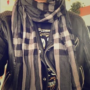 Burberry Wool/Cashmere Scarf